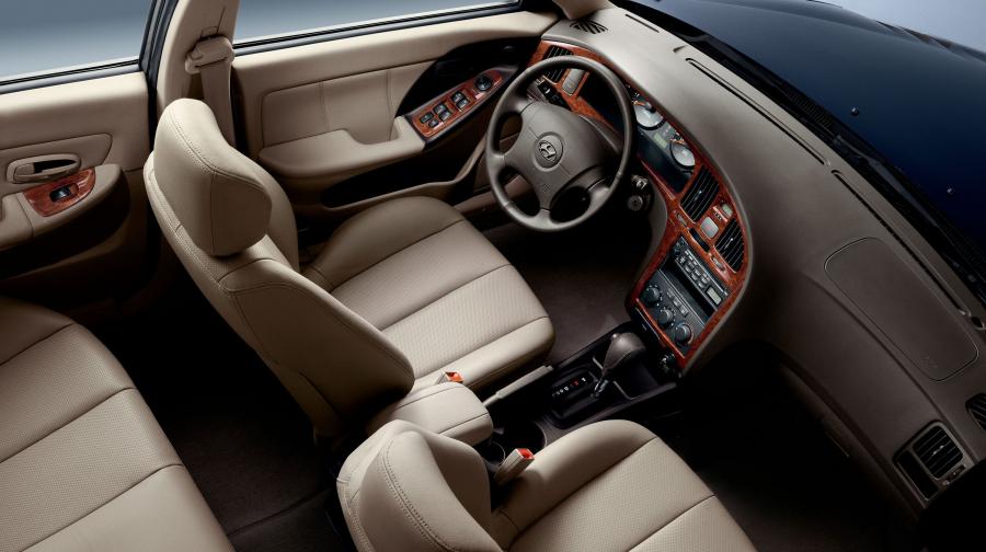  Hyundai Elantra 2004 года  (фото 2 из 17)